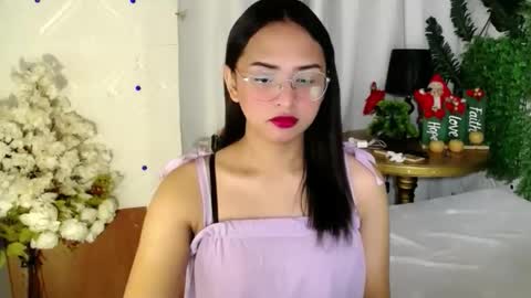 Snapshot of persephone214 chatting on November 1, 12:34 am fummy online show from November 1, 12:34 am