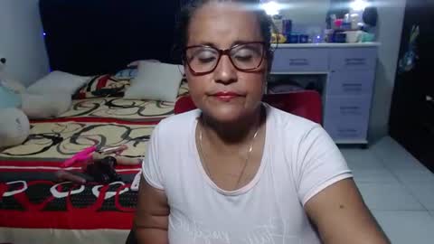 Snapshot of pervert_mommy_x chatting on May 4, 10:33 am SAMY online show from May 4, 10:33 am