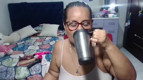 Snapshot of pervert_mommy_x chatting on May 8, 10:42 am SAMY online show from May 8, 10:42 am