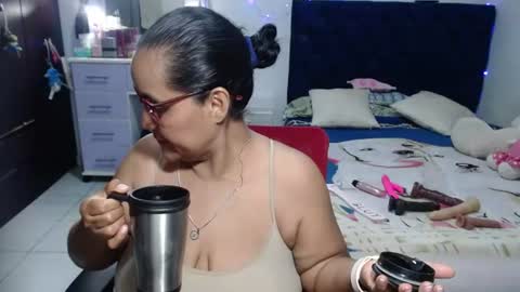 Snapshot of pervert_mommy_x chatting on June 18, 9:25 am SAMY online show from June 18, 9:25 am