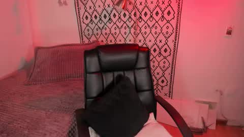 Snapshot of petalsrose_ chatting on February 15, 2:37 am Rose online show from February 15, 2:37 am