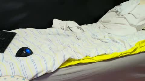 Snapshot of peter196888 chatting on March 17, 10:40 am peter196888 online show from March 17, 10:40 am