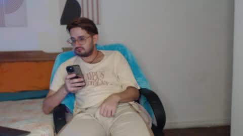 Snapshot of peter_x_annaud chatting on October 19, 11:11 am FELIPE online show from October 19, 11:11 am