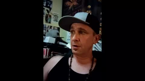 Snapshot of peterhardd chatting on July 9, 8:51 am peterhardd online show from July 9, 8:51 am