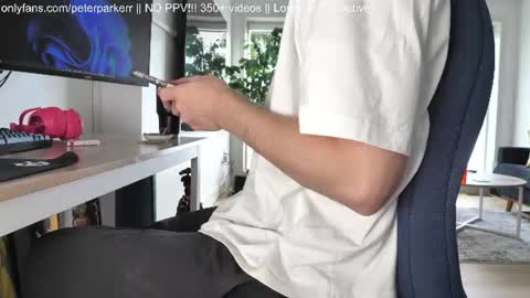 Snapshot of peterparkerrxox chatting on June 15, 10:23 pm Peter Parker online show from June 15, 10:23 pm