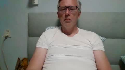 Snapshot of peteruitholland2 chatting on May 21, 9:38 am peteruitholland2 online show from May 21, 9:38 am