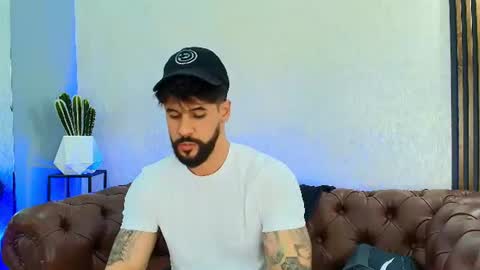 Snapshot of petesevans_1 chatting on June 10, 12:11 am PETES EVANS new account online show from June 10, 12:11 am