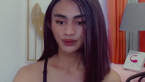 Snapshot of petite_barbie88 chatting on June 15, 4:15 am petite_barbie88 online show from June 15, 4:15 am