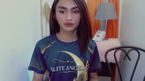 Snapshot of petite_barbie88 chatting on June 17, 1:41 am petite_barbie88 online show from June 17, 1:41 am