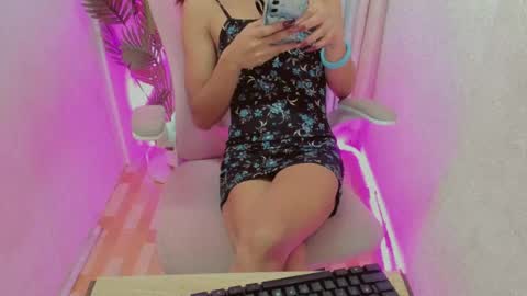 Snapshot of petite_barbie88 chatting on July 22, 10:29 am petite_barbie88 online show from July 22, 10:29 am