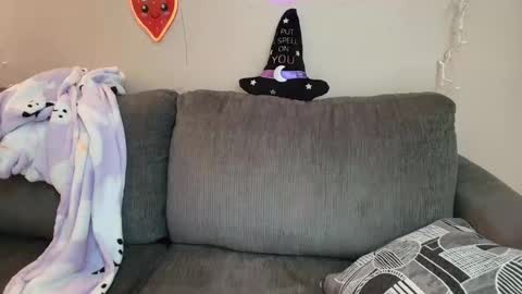 Snapshot of petite_cupcake chatting on October 1, 6:36 pm Little cupcake online show from October 1, 6:36 pm