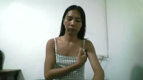 Yuriee online show from June 13, 6:00 am