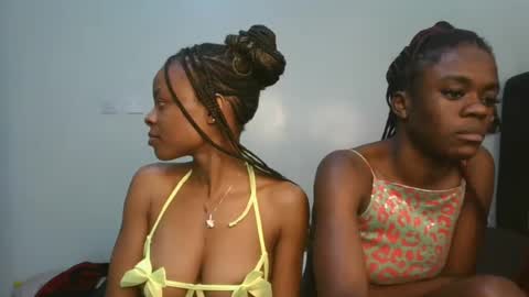 Snapshot of petite_luxe1 chatting on July 21, 6:43 pm Luxe online show from July 21, 6:43 pm