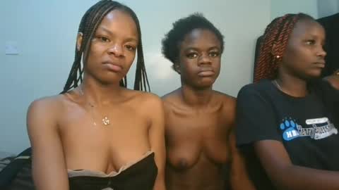 Snapshot of petite_luxe1 chatting on July 24, 3:04 am Luxe online show from July 24, 3:04 am