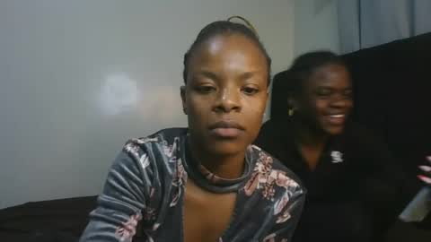 Snapshot of petite_luxe1 chatting on July 27, 4:52 am Luxe online show from July 27, 4:52 am