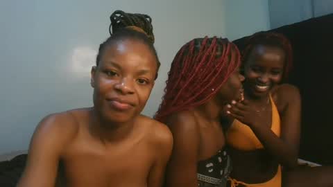 Snapshot of petite_luxe1 chatting on July 28, 4:39 pm Luxe online show from July 28, 4:39 pm