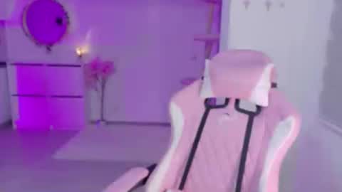 petite_marie_ online show from June 19, 1:54 am