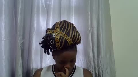 Snapshot of petite_melan chatting on October 22, 8:25 am petite_melan online show from October 22, 8:25 am