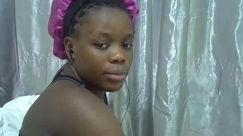 Snapshot of petite_melan chatting on October 22, 8:30 pm petite_melan online show from October 22, 8:30 pm