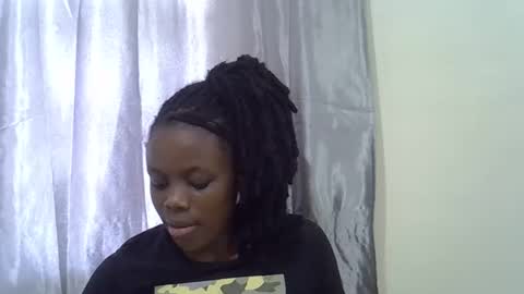 Snapshot of petite_melan chatting on October 28, 10:19 am petite_melan online show from October 28, 10:19 am