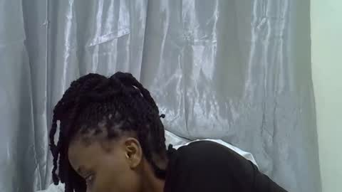 Snapshot of petite_melan chatting on October 31, 4:19 pm petite_melan online show from October 31, 4:19 pm