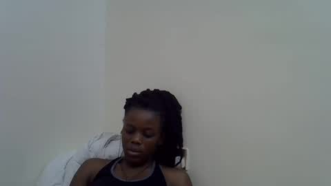Snapshot of petite_melan chatting on November 7, 10:26 am petite_melan online show from November 7, 10:26 am