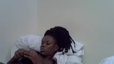 Snapshot of petite_melan chatting on November 12, 1:44 pm petite_melan online show from November 12, 1:44 pm