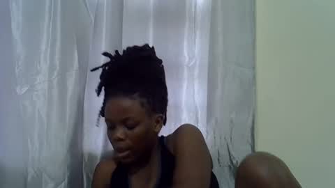 Snapshot of petite_melan chatting on November 13, 5:06 am petite_melan online show from November 13, 5:06 am