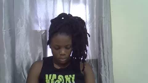 Snapshot of petite_melan chatting on November 14, 10:03 am petite_melan online show from November 14, 10:03 am