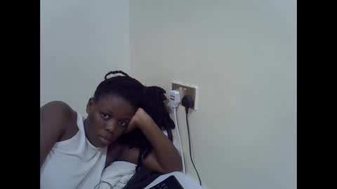 Snapshot of petite_melan chatting on November 20, 7:41 am petite_melan online show from November 20, 7:41 am