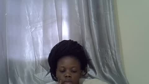 Snapshot of petite_melan chatting on December 5, 5:16 am petite_melan online show from December 5, 5:16 am