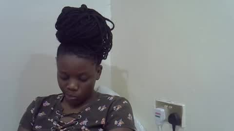 Snapshot of petite_melan chatting on December 14, 12:43 pm petite_melan online show from December 14, 12:43 pm