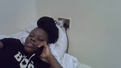 Snapshot of petite_melan chatting on December 16, 7:52 pm petite_melan online show from December 16, 7:52 pm