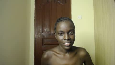 Snapshot of petite_melany chatting on July 8, 11:48 am Melany online show from July 8, 11:48 am