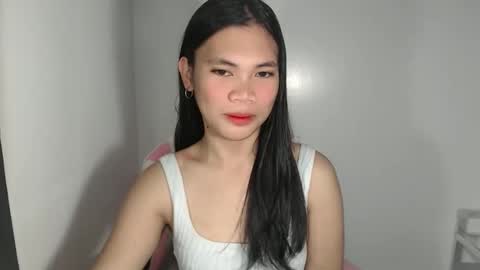 petite_pauline online show from February 26, 11:42 am
