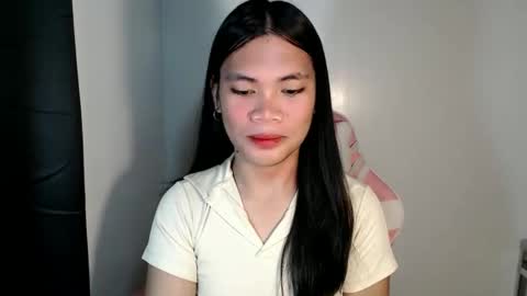 petite_pauline online show from March 3, 2:45 pm