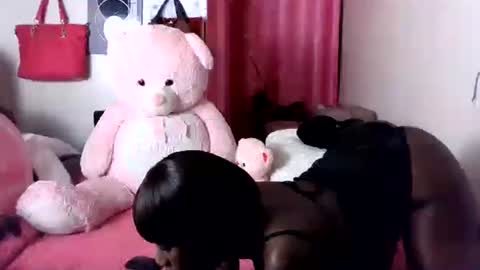 Snapshot of petite_princes chatting on June 22, 5:54 pm petite_princes online show from June 22, 5:54 pm