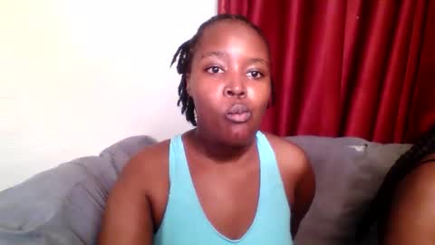 Snapshot of petite_queen001 chatting on March 23, 12:09 pm petite_queen001 online show from March 23, 12:09 pm