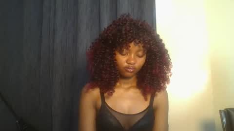 Snapshot of petite_temptation chatting on December 2, 8:08 am Bad gurl Riri online show from December 2, 8:08 am