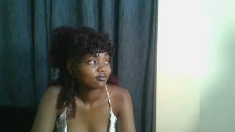 Snapshot of petite_temptation chatting on December 4, 9:01 pm Bad gurl Riri online show from December 4, 9:01 pm