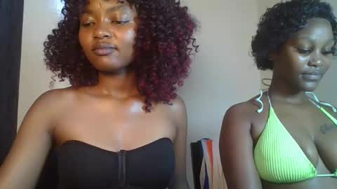 Snapshot of petite_temptation chatting on December 5, 6:15 pm Bad gurl Riri online show from December 5, 6:15 pm