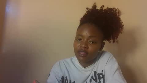 Snapshot of petite_temptation chatting on December 15, 12:42 pm Bad gurl Riri online show from December 15, 12:42 pm