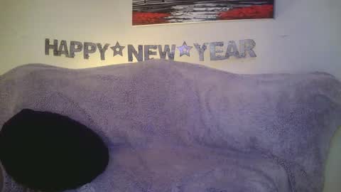 Snapshot of petite_treat_ chatting on January 6, 6:25 am petite treat online show from January 6, 6:25 am