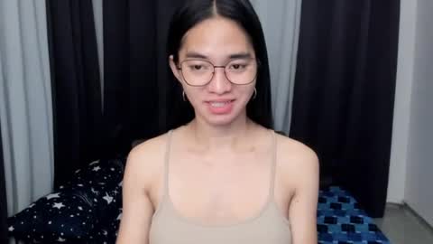 Snapshot of petiteasianmarian chatting on July 19, 7:06 pm bigcock Marian online show from July 19, 7:06 pm