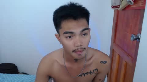 Snapshot of petiteasianx chatting on January 4, 9:54 am Vrin online show from January 4, 9:54 am