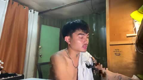 Snapshot of petiteasianx chatting on November 10, 12:26 pm Vrin online show from November 10, 12:26 pm