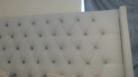 Snapshot of petiteblackjuicy chatting on June 14, 9:00 am Amara online show from June 14, 9:00 am