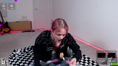 PiperAvery online show from January 29, 11:25 pm