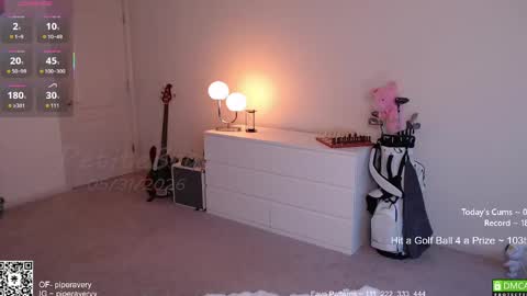 Snapshot of petitebrat chatting on May 31, 11:28 pm PiperAvery online show from May 31, 11:28 pm
