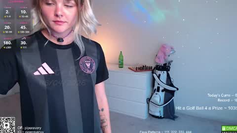 Snapshot of petitebrat chatting on June 4, 8:26 pm PiperAvery online show from June 4, 8:26 pm